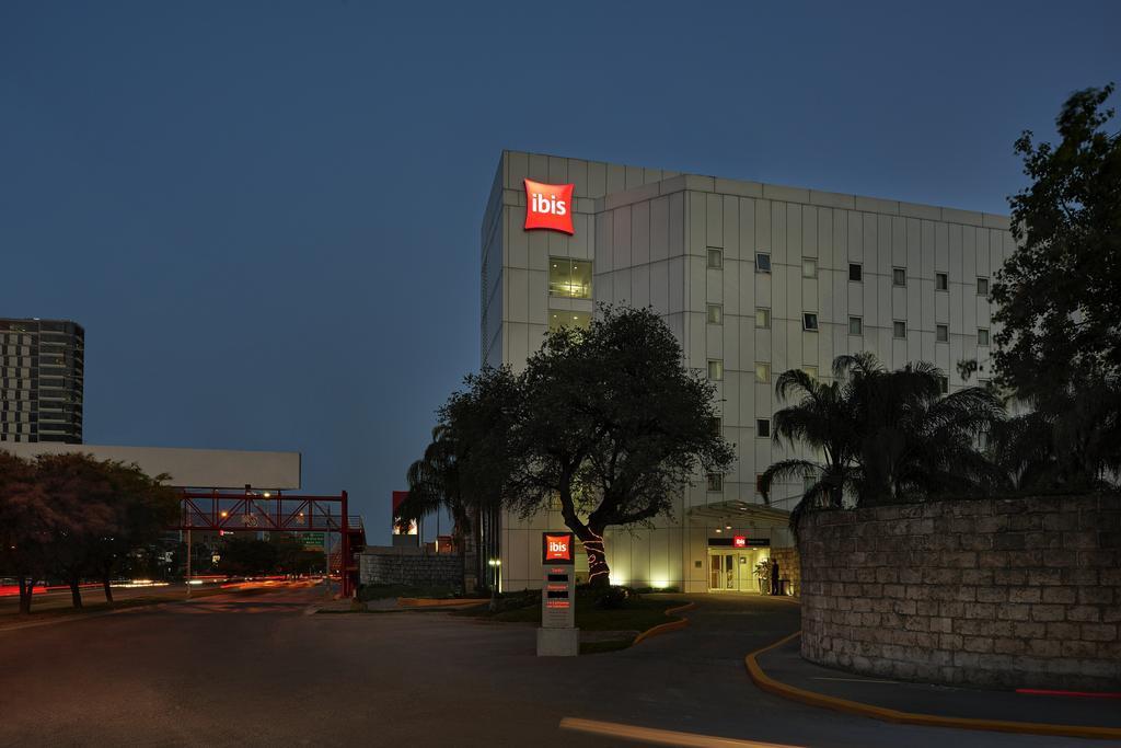 Ibis Monterrey Valle San Pedro Garza Garcia Exterior foto